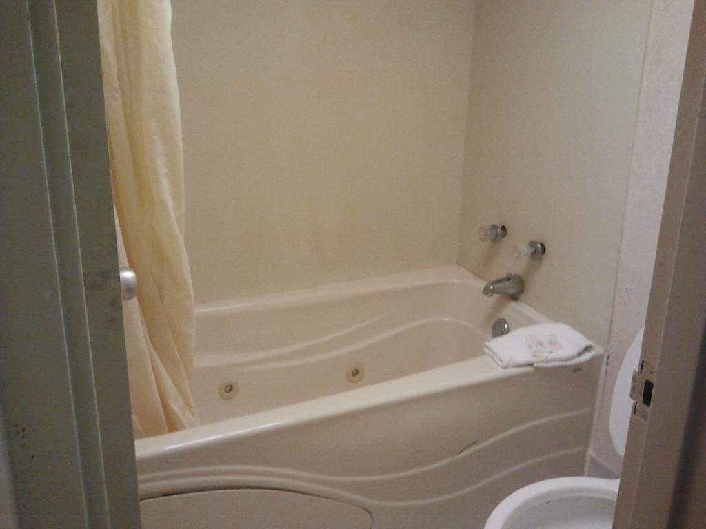 Studio 9 Inn & Suites Decatur Oda fotoğraf